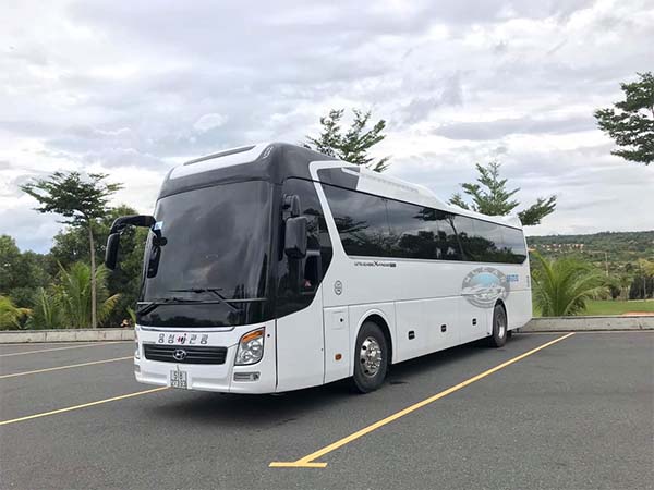 Thuê xe 45 chỗ đi cửa khẩu Mộc Bài